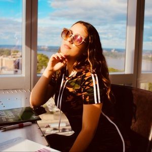 Meet your Posher, Sabrina